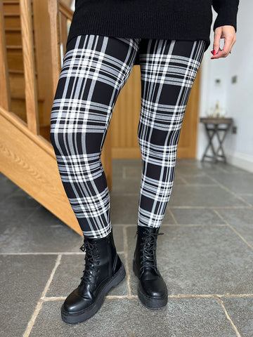 Black and white checkered leggings outfit hotsell