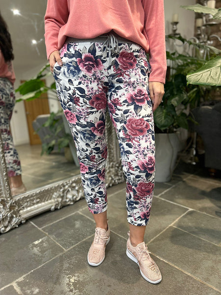 Floral jogger pants sales outfit