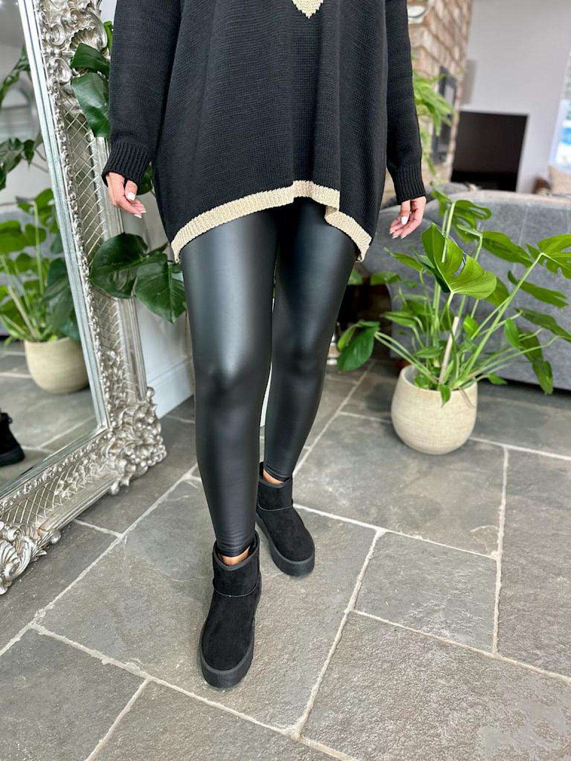 Black Super Stretchy Spray On Leggings – Tillett's