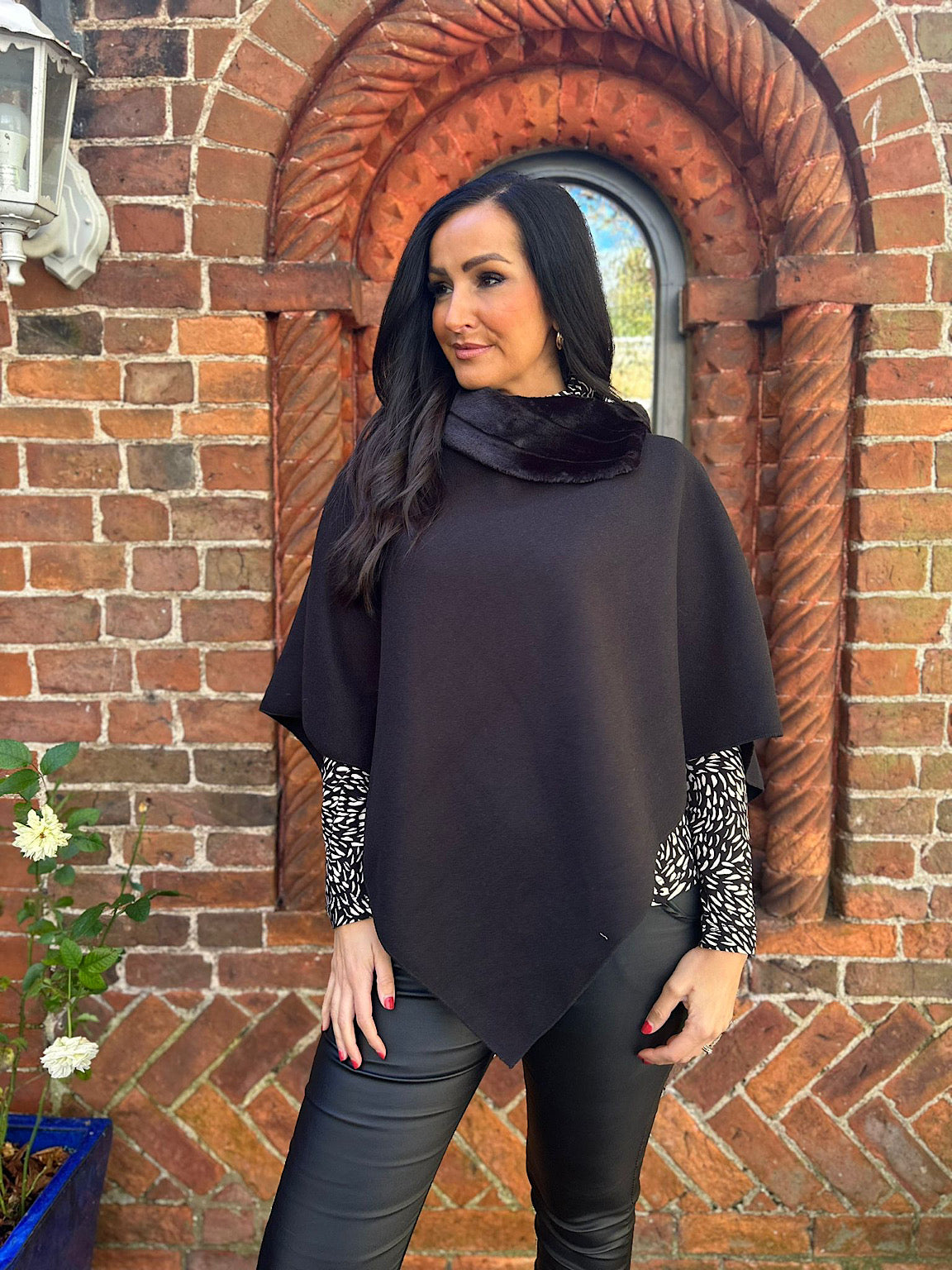 Black Faux Fur Trim Poncho Devon – Tillett's