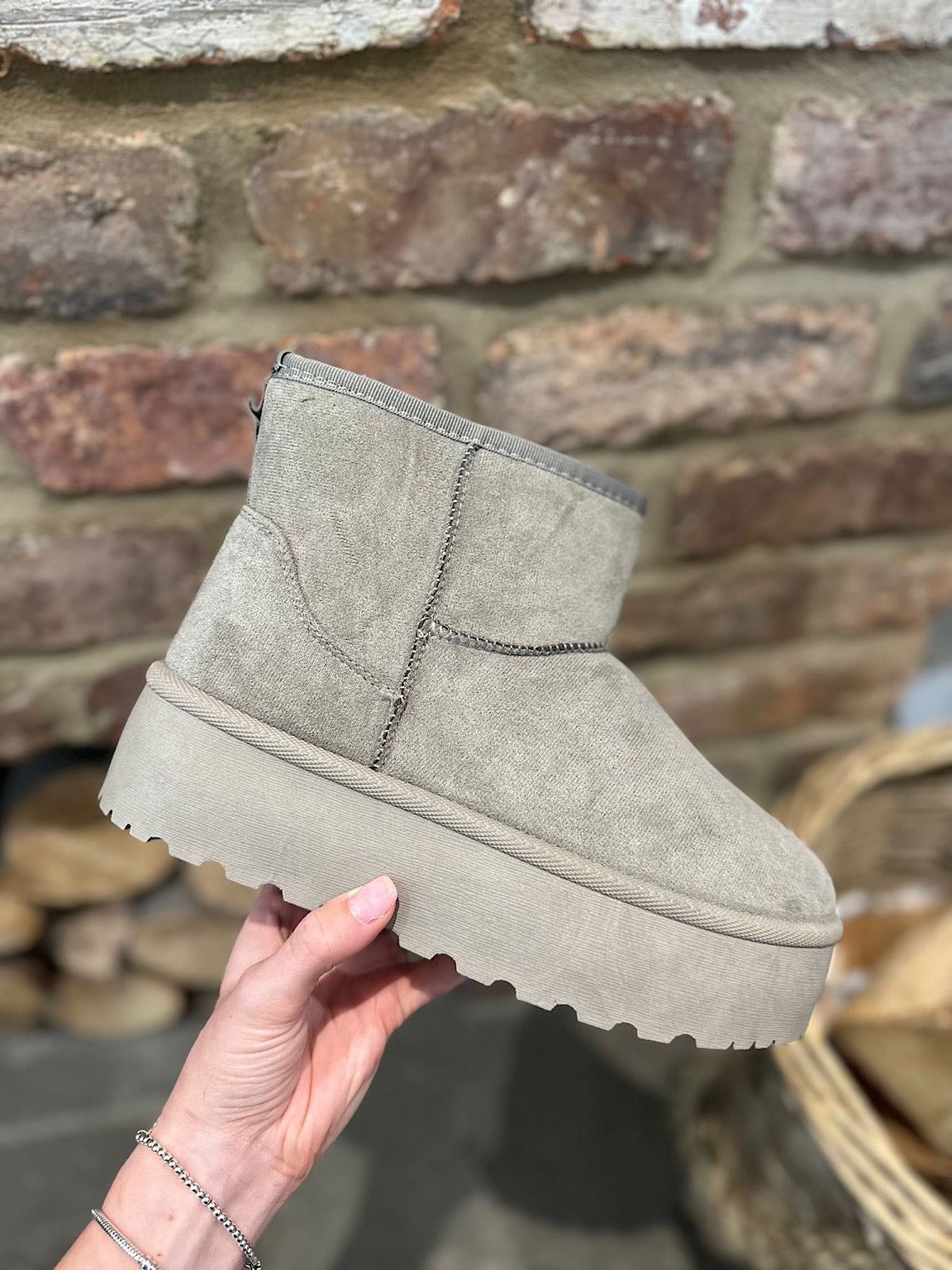 18+ Grey Knit Uggs