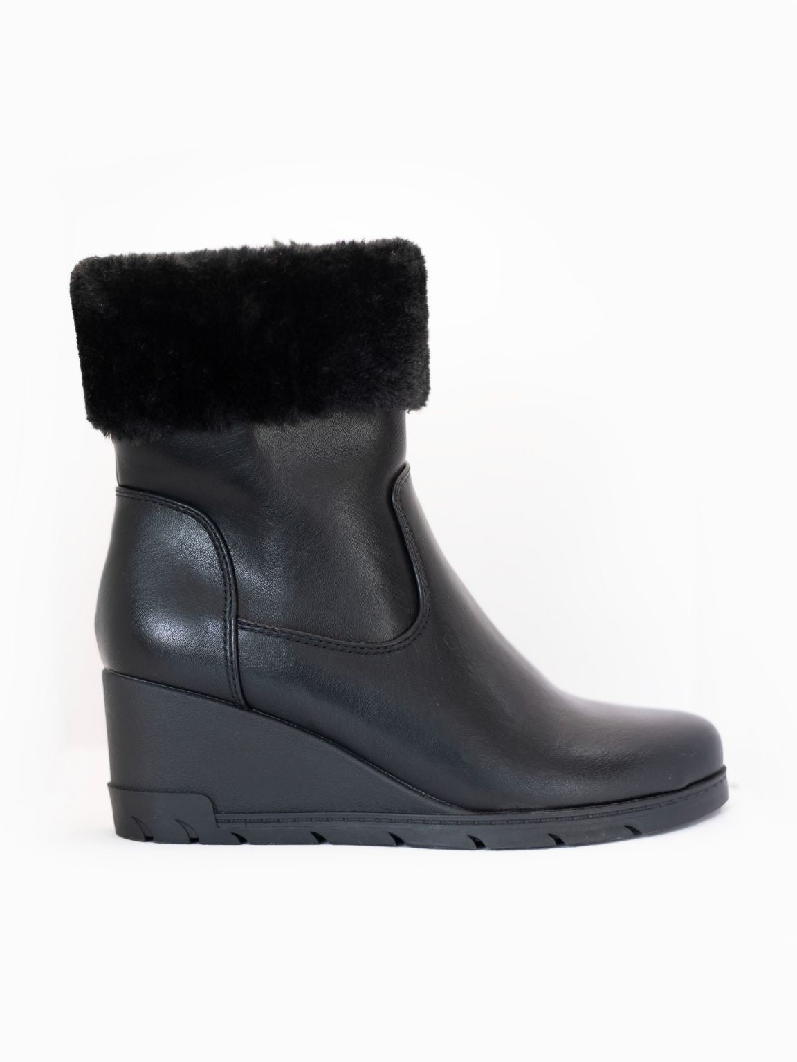 Black wedge shop fur boots