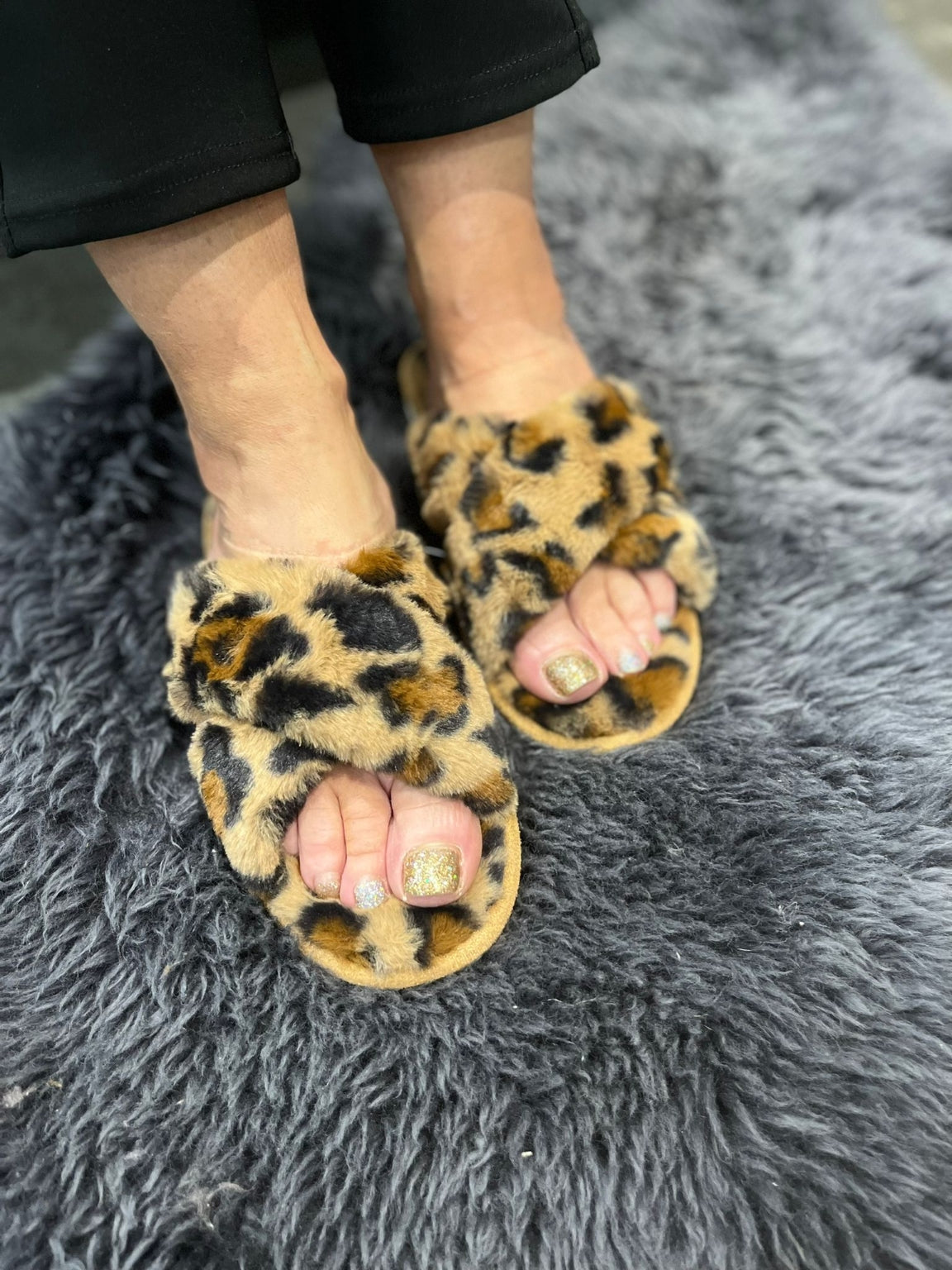 Fluffy discount leopard slippers